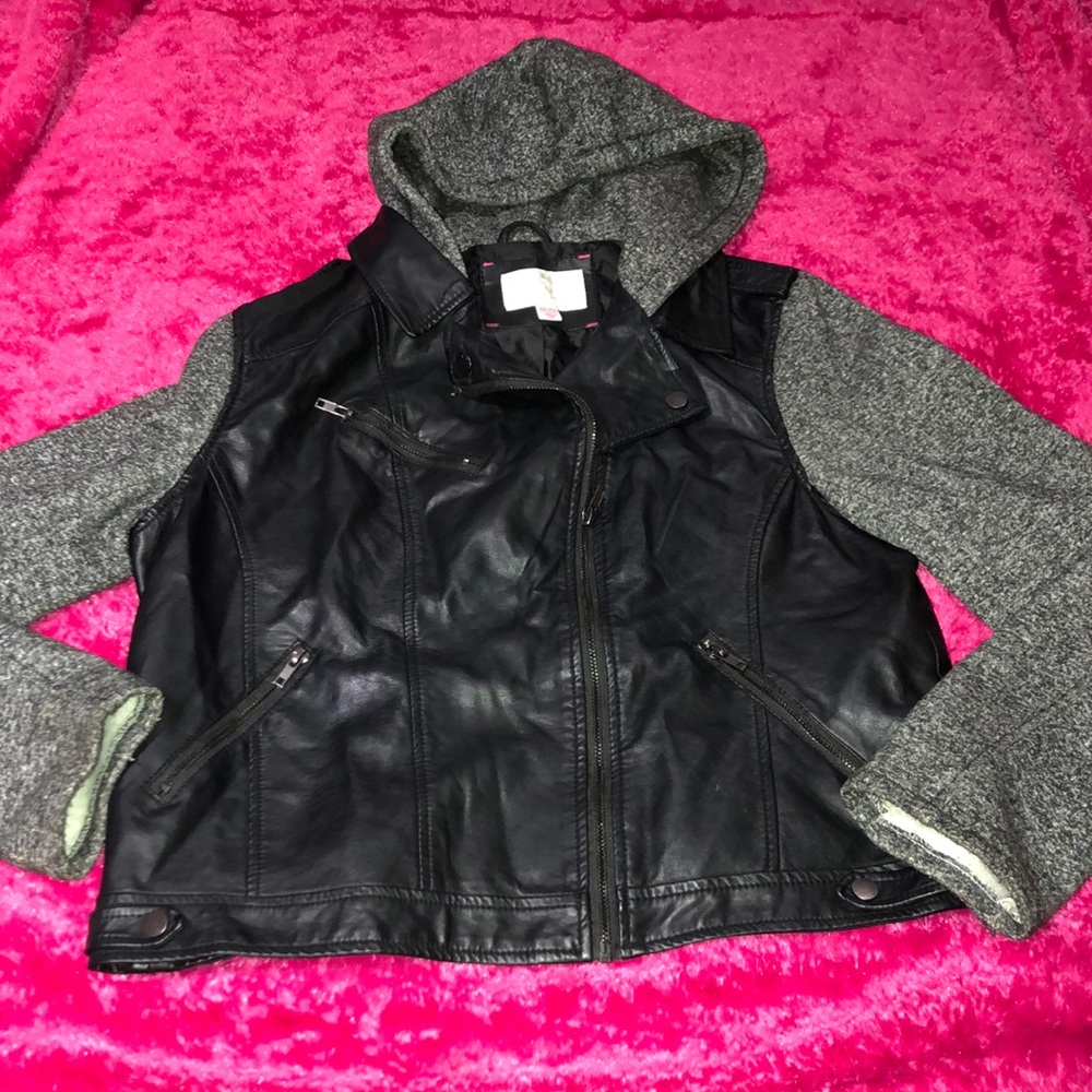 Women’s XXL jacket.  (Faux leather)